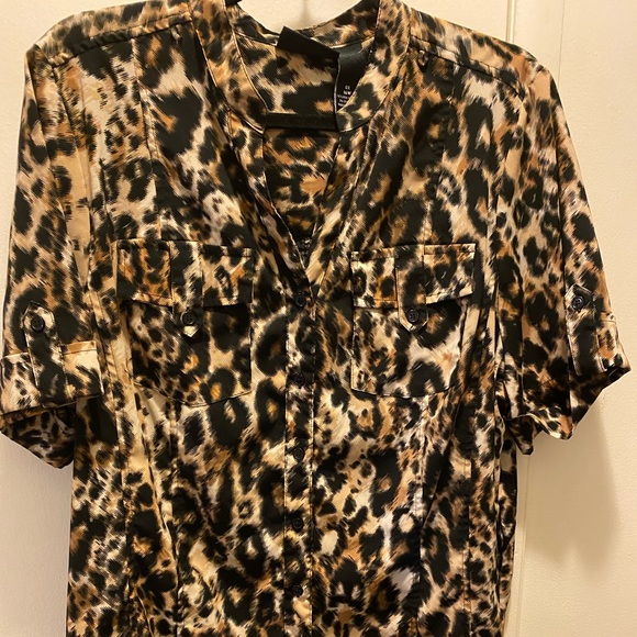 Size OX Maggie Barnes blouse button down , 2 front pockets. Short sleeves - Picture 5 of 5